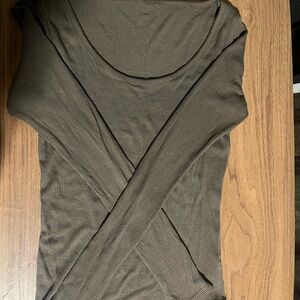 Chic Long Sleeve Ribbed Top in Brown